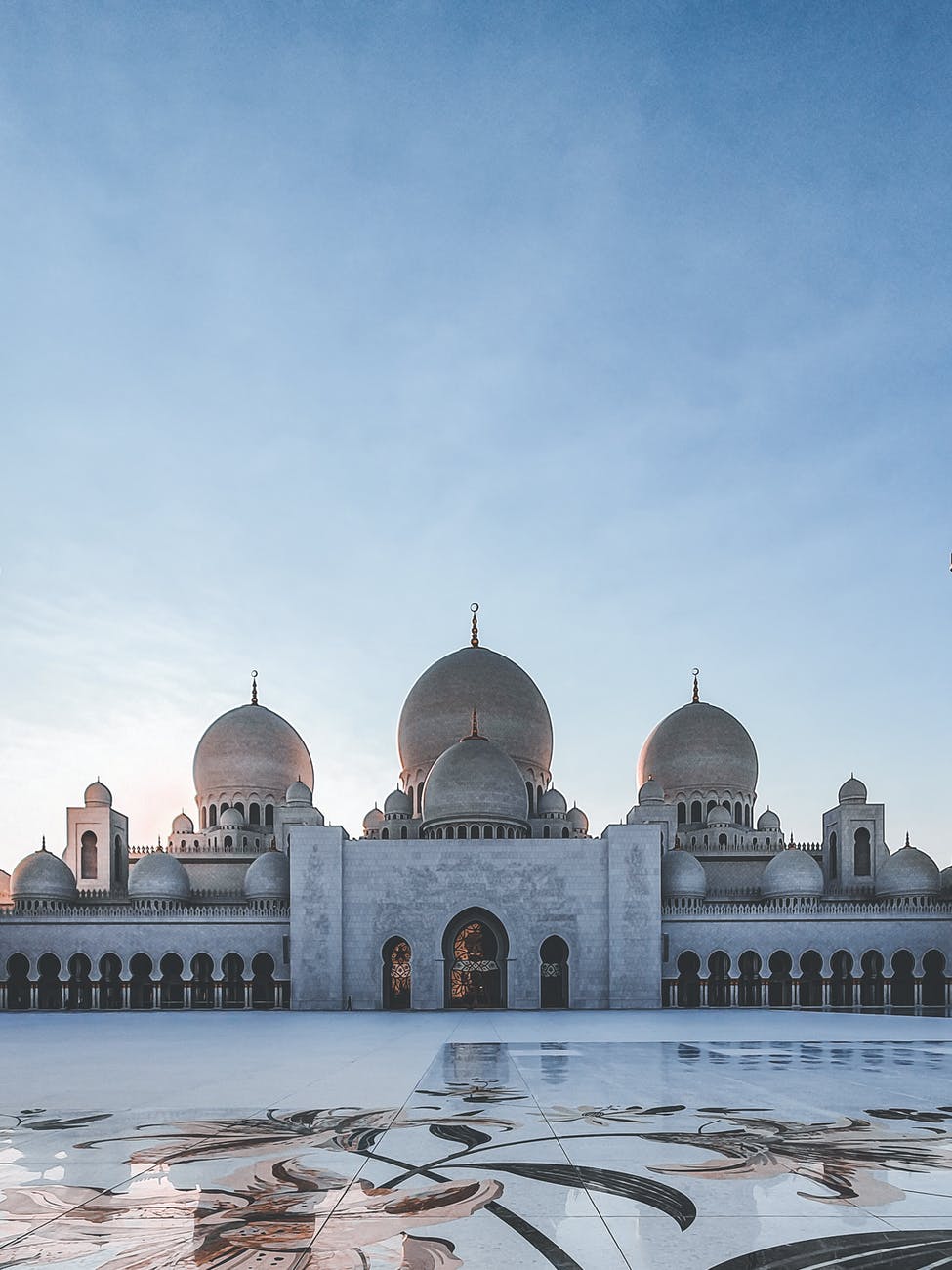 sheikh zayed grand mosque in abu dhabi